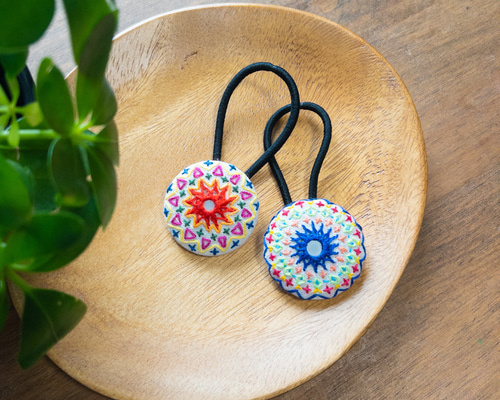 ミラー刺繍のヘアゴム【レッド・ブルー】 ヘアゴム HARUKA 通販