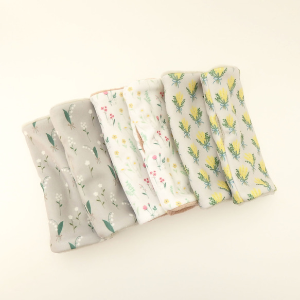 ふんわり優しい リバーシブル ハンドウォーマー（手袋） ピンクベージュ/うさぎと花〈オリジナル生地〉 8枚目の画像