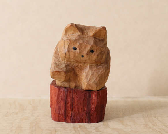 赤い土管から這い出て来た猫」木彫り 木製 ネコの置物 インテリア雑貨