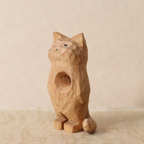 心にぽっかり穴が開いた猫」木彫り 木製 ネコの置物 インテリア雑貨