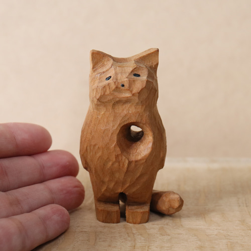 心にぽっかり穴が開いた猫」木彫り 木製 ネコの置物 インテリア