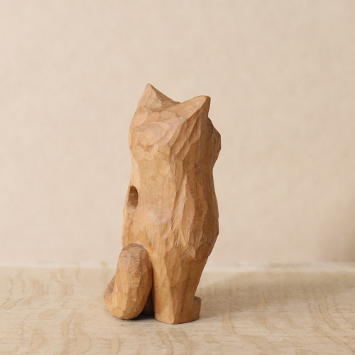 猫置きもの、木彫りインテリア 心にぽっかり穴が開いた猫」木彫り 木製 ネコの置物 インテリア雑貨