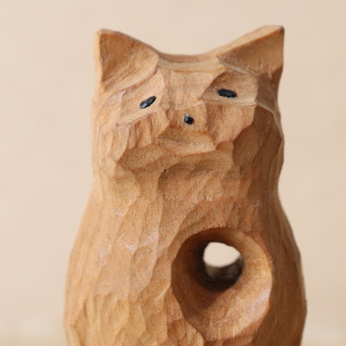 心にぽっかり穴が開いた猫」木彫り 木製 ネコの置物 インテリア雑貨