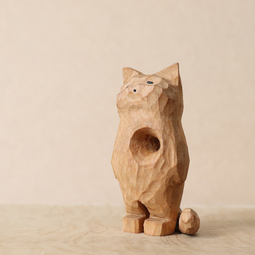 心にぽっかり穴が開いた猫」木彫り 木製 ネコの置物 インテリア