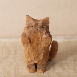 「お手上げな猫」招き猫 木彫り 木製 ネコの置物 インテリア雑貨（木材：山桜）（No.N0055） 2枚目の画像