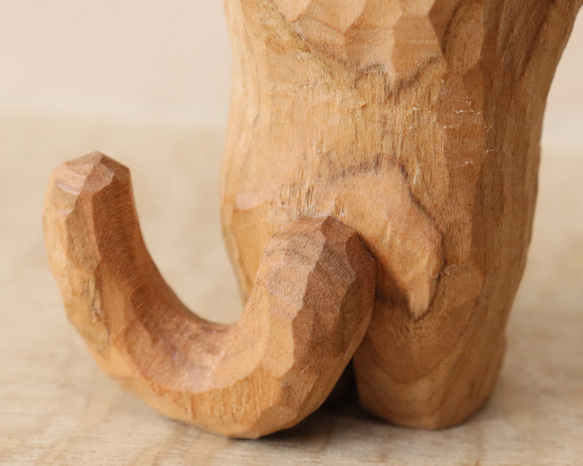 「お手上げな猫」招き猫 木彫り 木製 ネコの置物 インテリア雑貨（木材：山桜）（No.N0055） 15枚目の画像