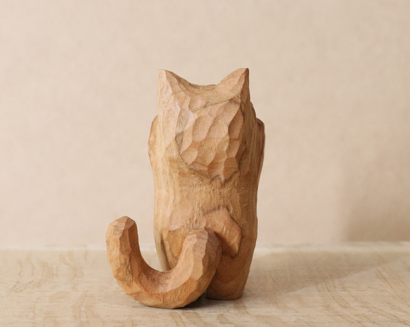 「お手上げな猫」招き猫 木彫り 木製 ネコの置物 インテリア雑貨（木材：山桜）（No.N0055） 7枚目の画像