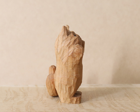 「お手上げな猫」招き猫 木彫り 木製 ネコの置物 インテリア雑貨（木材：山桜）（No.N0055） 9枚目の画像