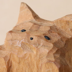 「お手上げな猫」招き猫 木彫り 木製 ネコの置物 インテリア雑貨（木材：山桜）（No.N0055） 13枚目の画像