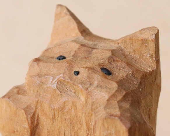 「お手上げな猫」招き猫 木彫り 木製 ネコの置物 インテリア雑貨（木材：山桜）（No.N0055） 13枚目の画像