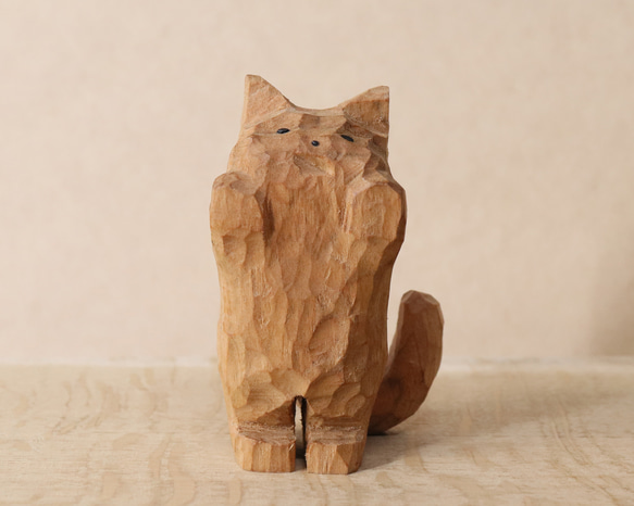 「お手上げな猫」招き猫 木彫り 木製 ネコの置物 インテリア雑貨（木材：山桜）（No.N0055） 1枚目の画像