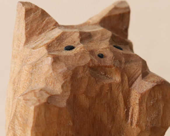 「お手上げな猫」招き猫 木彫り 木製 ネコの置物 インテリア雑貨（木材：山桜）（No.N0055） 12枚目の画像