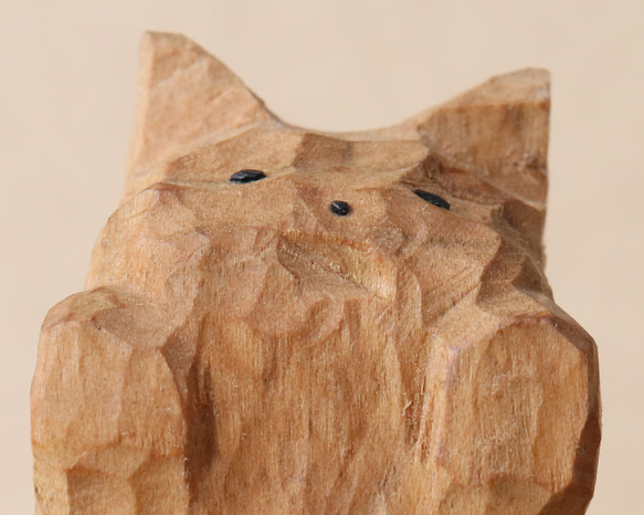 「お手上げな猫」招き猫 木彫り 木製 ネコの置物 インテリア雑貨（木材：山桜）（No.N0055） 11枚目の画像