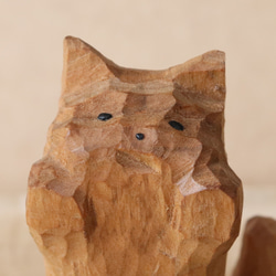 「お手上げな猫」招き猫 木彫り 木製 ネコの置物 インテリア雑貨（木材：山桜）（No.N0055） 3枚目の画像