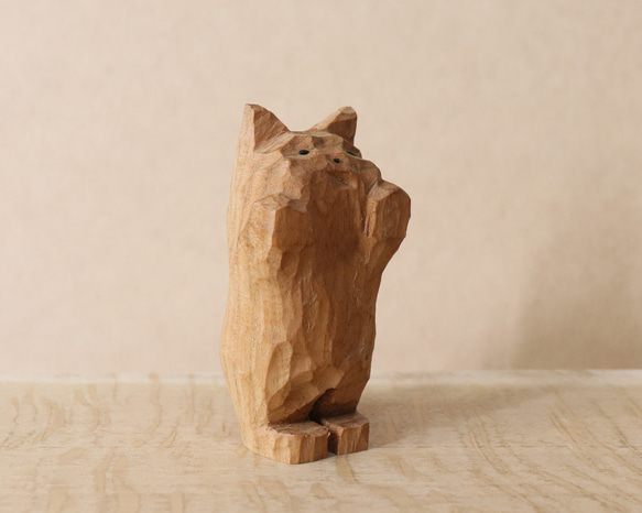 「お手上げな猫」招き猫 木彫り 木製 ネコの置物 インテリア雑貨（木材：山桜）（No.N0055） 10枚目の画像