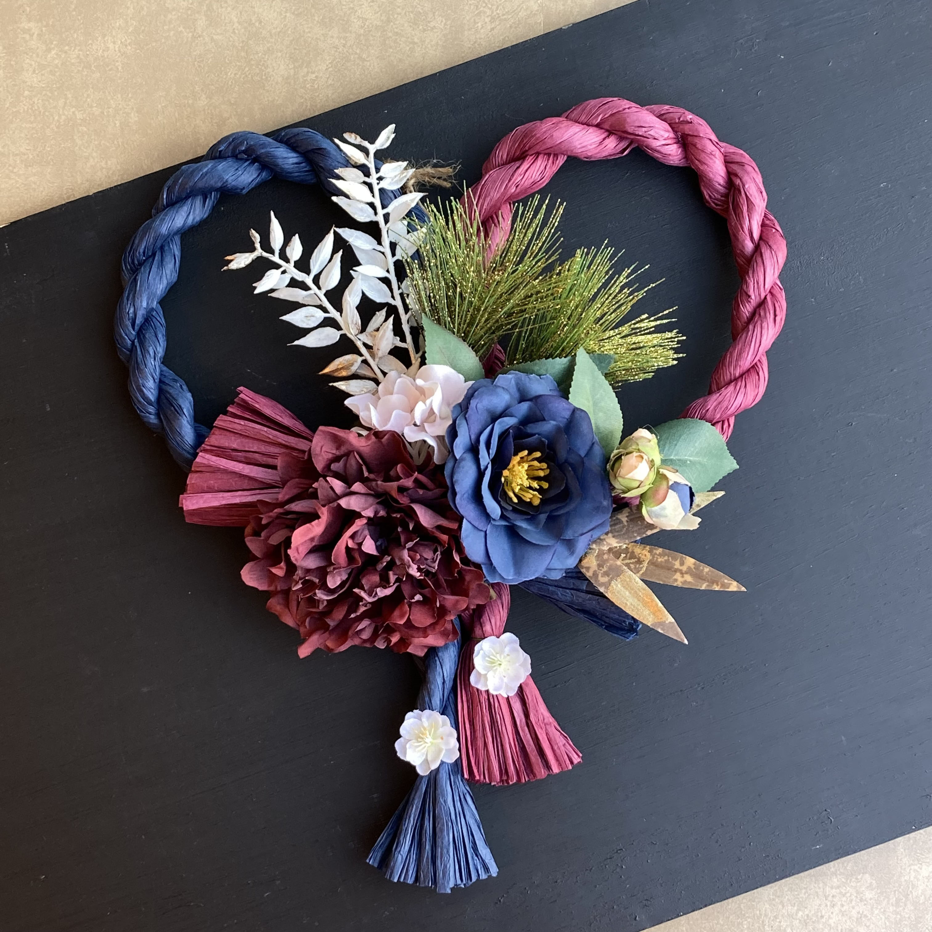 数量限定【お正月】2本取り 大輪ダリアと椿のしめ縄リース rb/nv