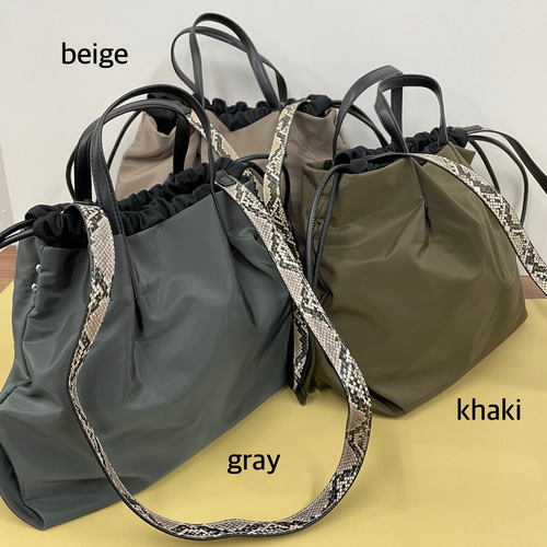 リニューアル☆超軽量‼︎パイソンショルダー付き 巾着ナイロンbag 