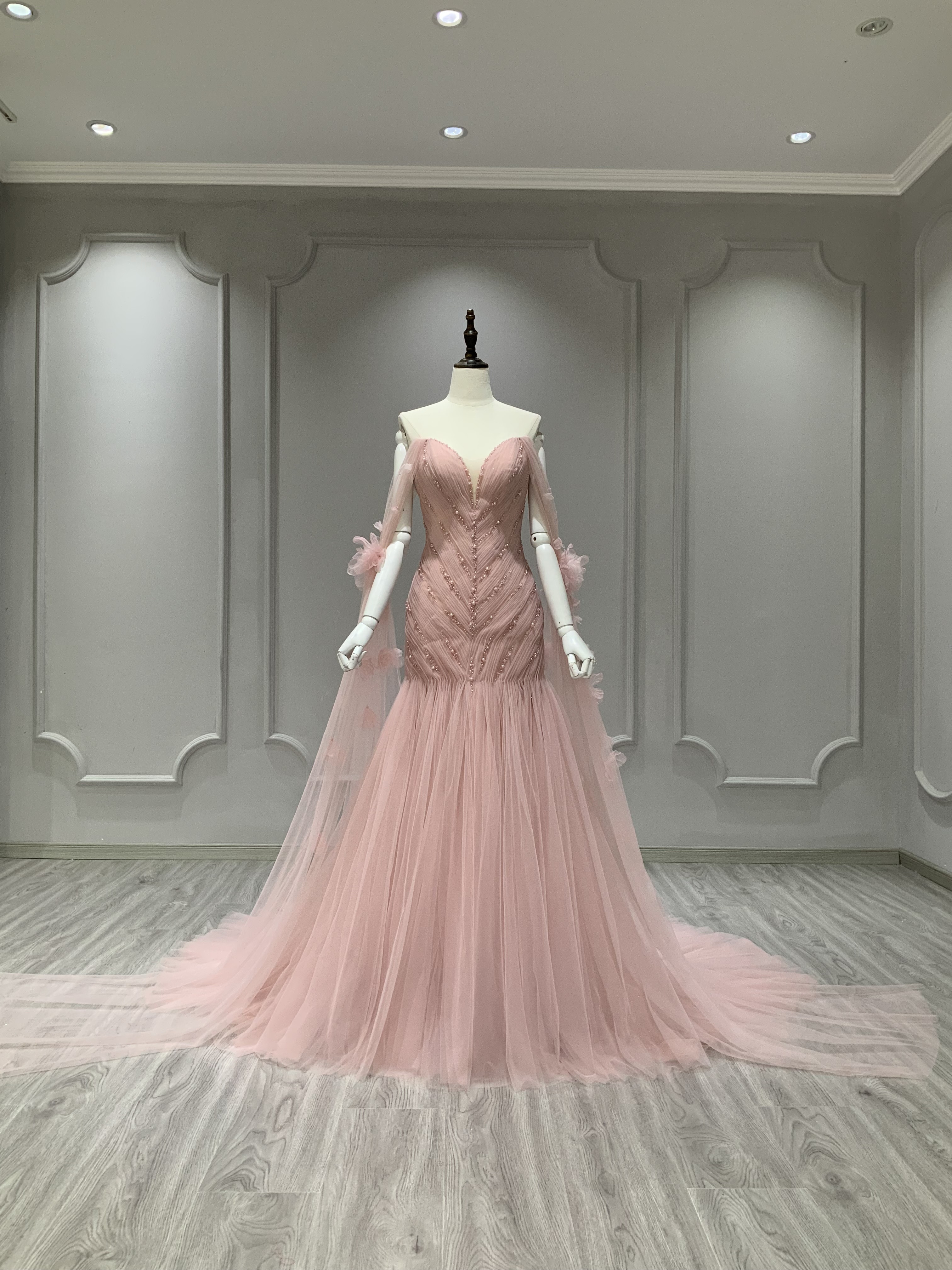 豪華なウェディングドレス　マーメイド　ピンク深めvネック　セクシーふんわりチュール　ピンク　オーダー可能パーティードレス