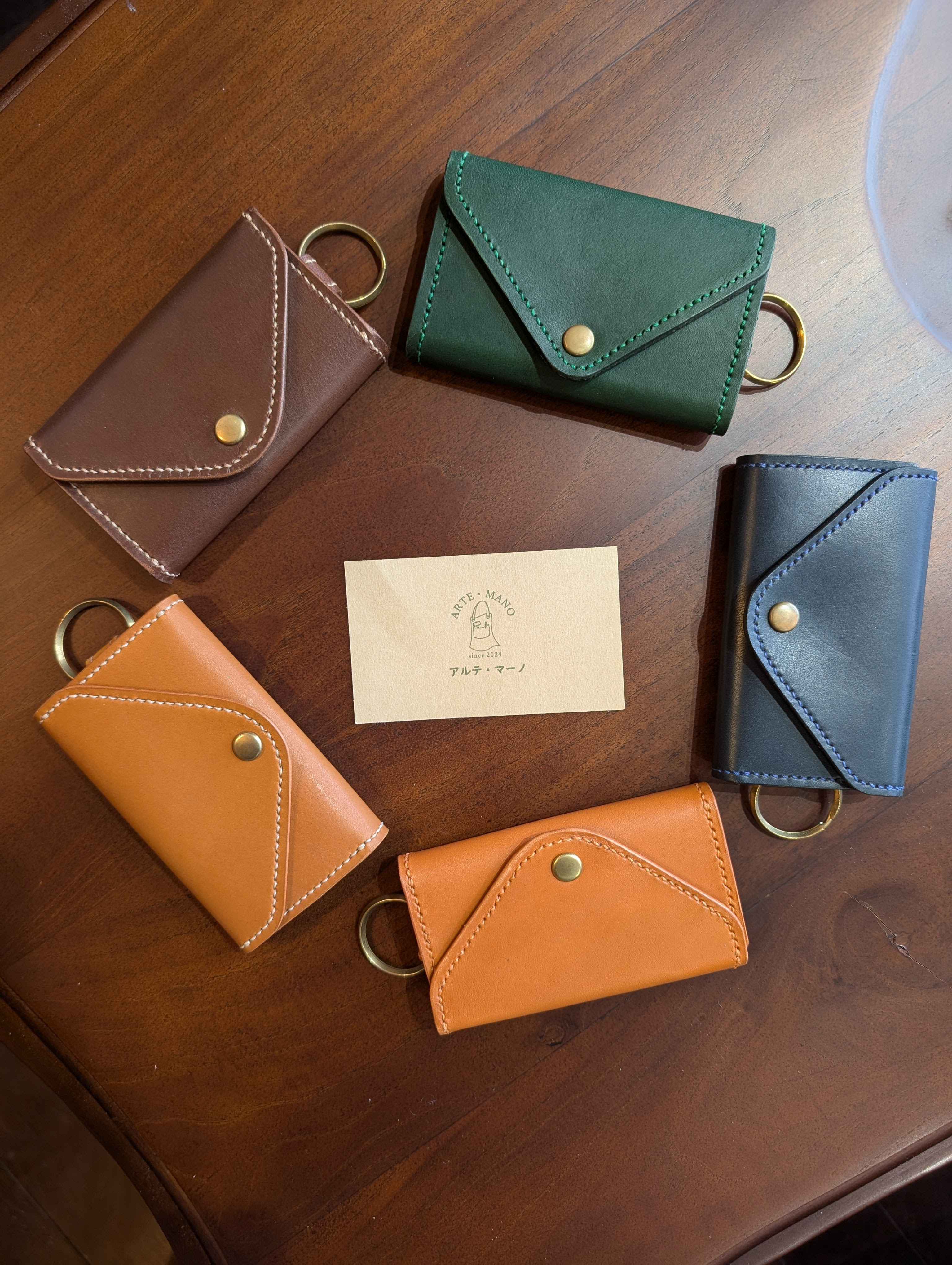 【全て手作りの一点もの革小物】カードもしまえるキーケース・6連キーケース～アルテ・マーノ～