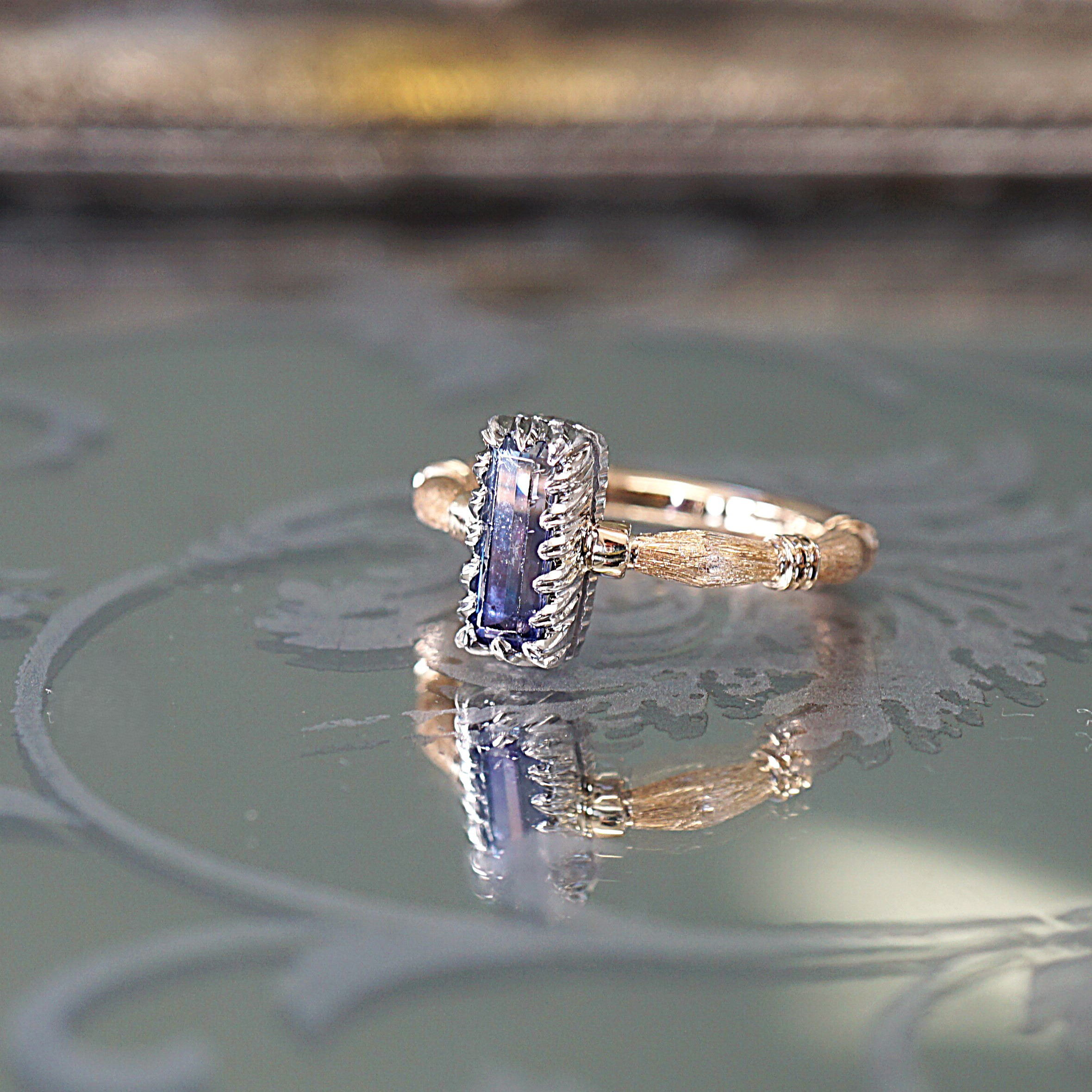 PT950×K10YG 　宝石のつぼみリング　ゾイサイト