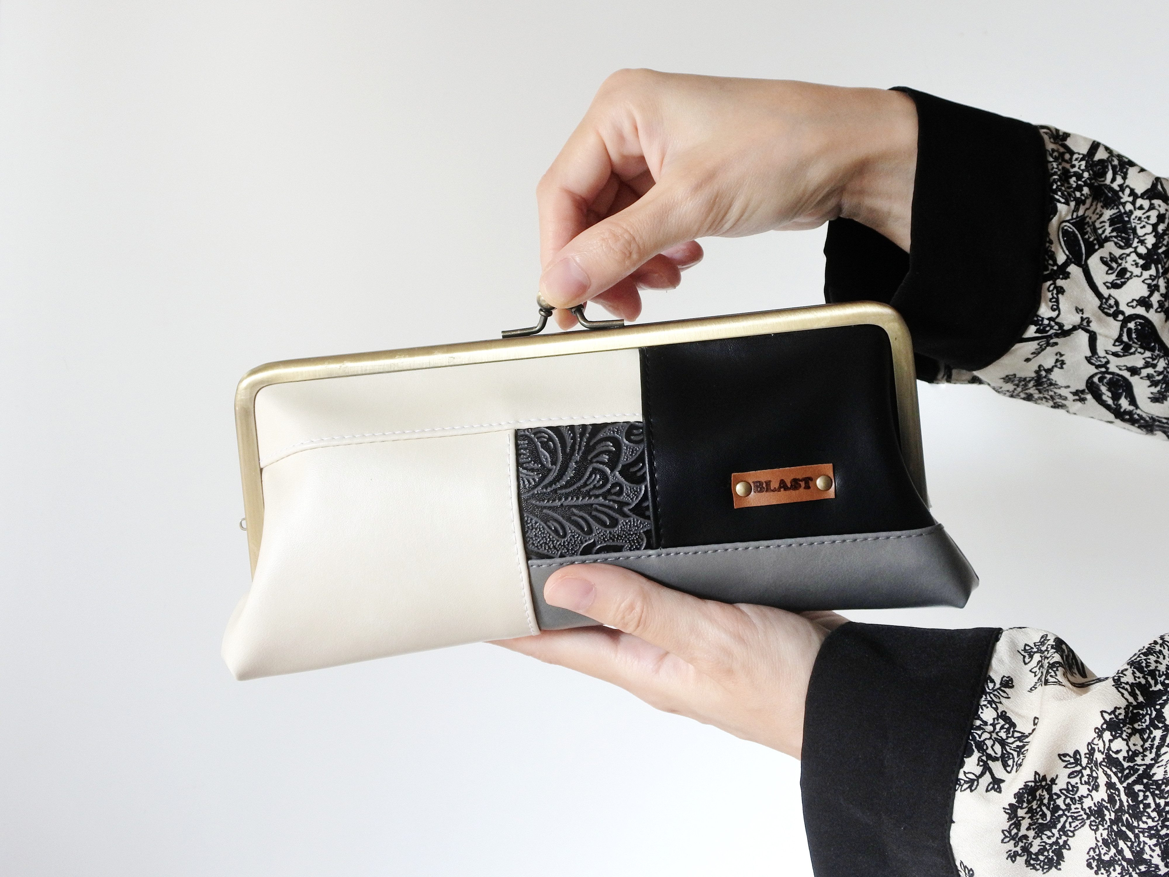 3月上旬～中旬のお届け・合皮のパズルがま口長財布【型押し×アイボリー×グレー×ブラック】【受注製作】