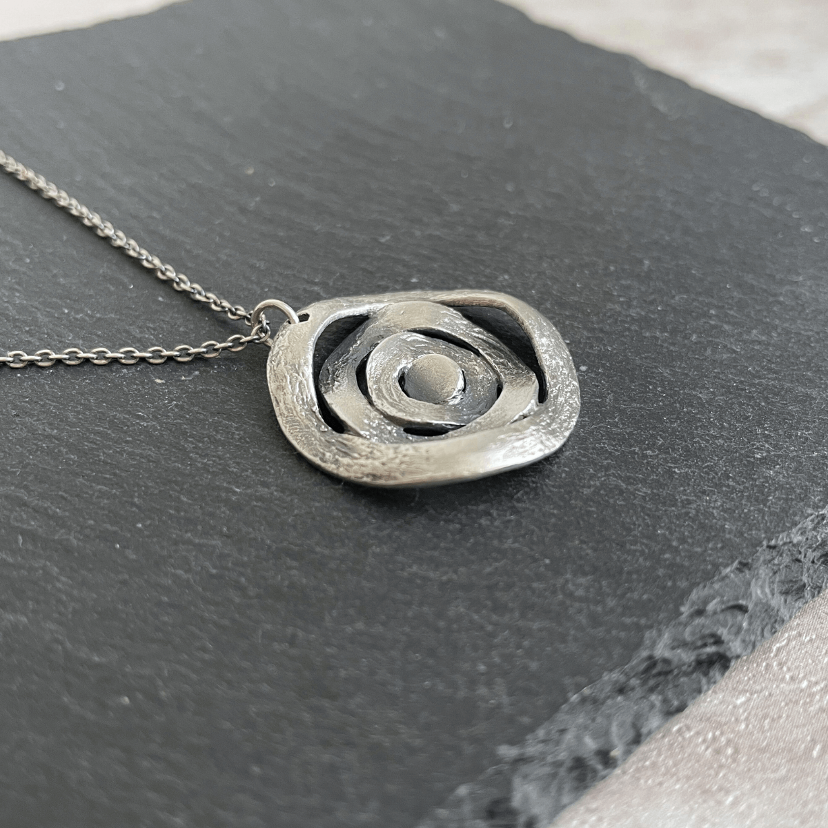 ネックレス マグネット留め具 シルバー 長さ調節 アンティーク 大ぶり アレルギー対応 クリスマス N15-2