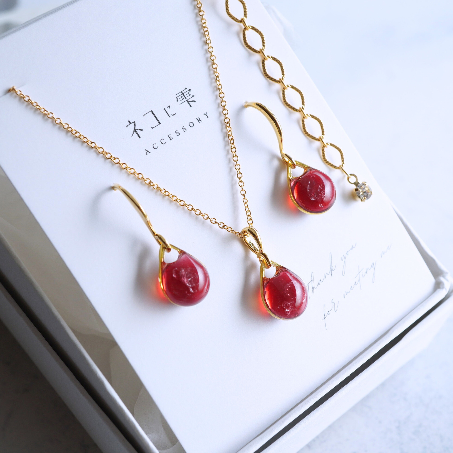 【送料無料】ピアス　ネックレス　セット　新春福袋　ガーネット　1月誕生石　赤　シンプル　ギフト　プレゼント　小ぶり　上品