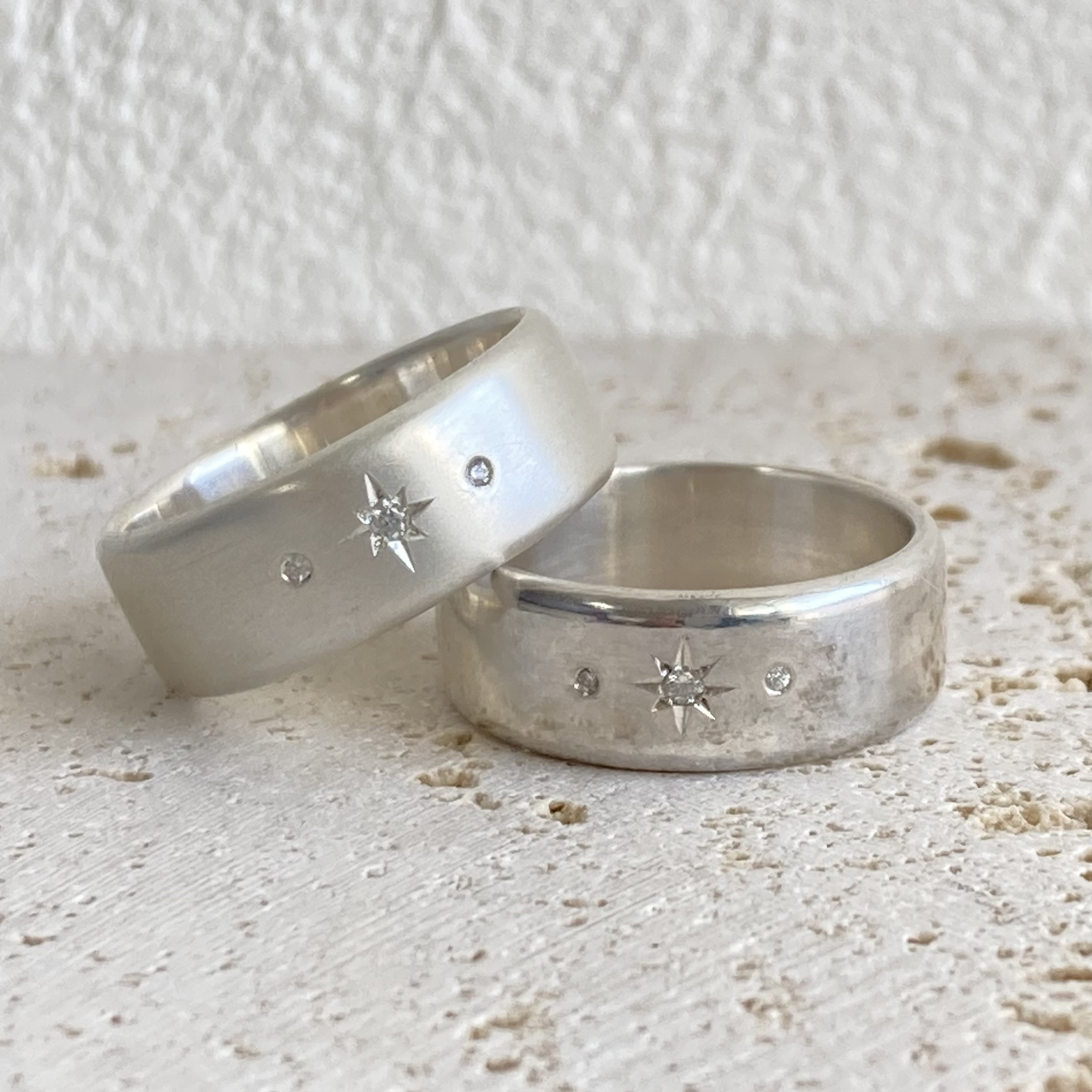 存在感ある星留めの甲丸リング(銀)