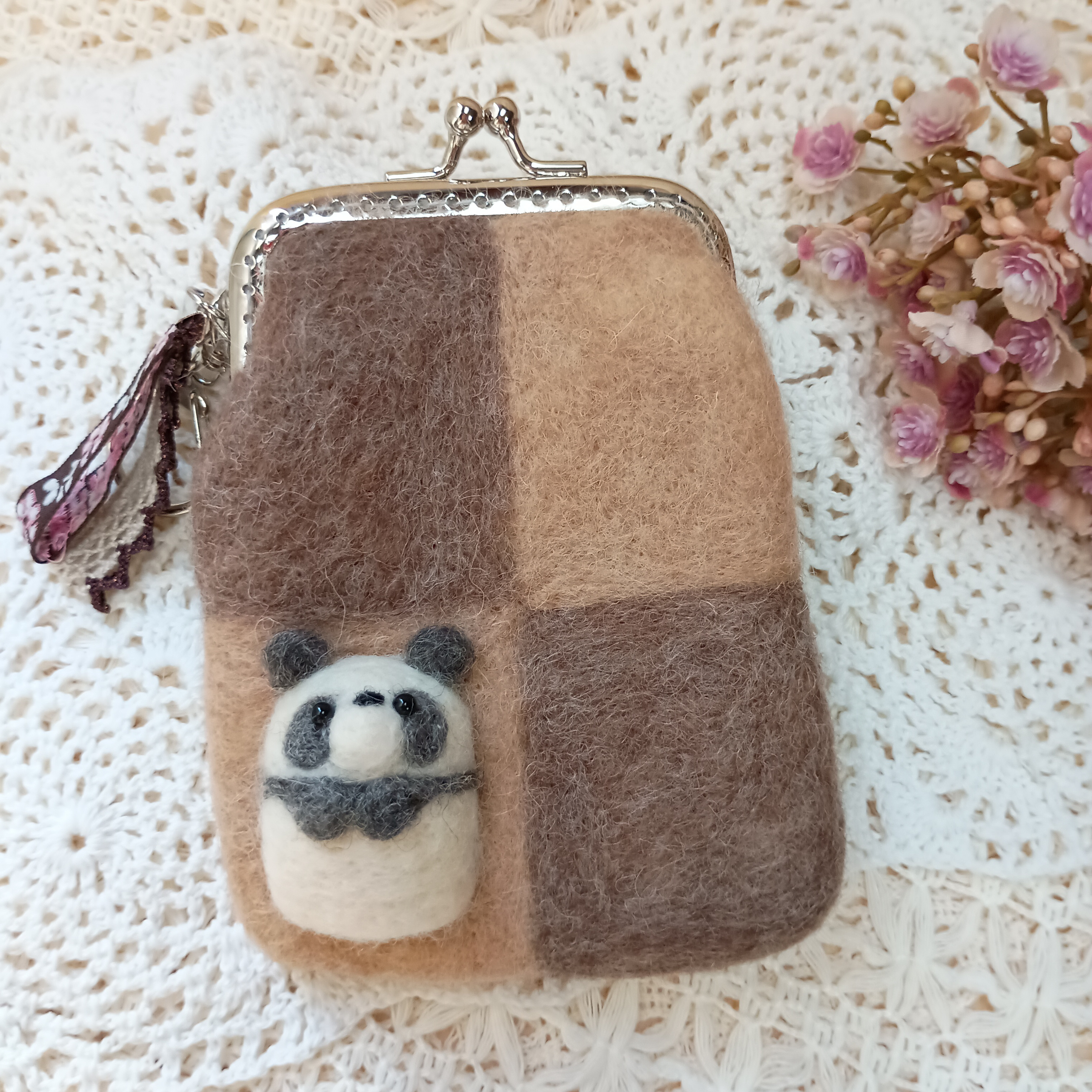 クッキーからひょっこりパンダさん がま口  羊毛フェルト