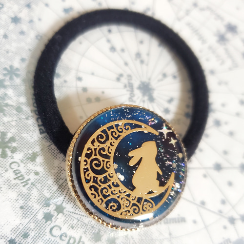 光る宇宙とうさぎ(猫)と月のヘアゴム レジン 蓄光 ハンドメイド