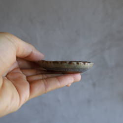 mini豆皿　楕円のディジー花　陶器 13枚目の画像