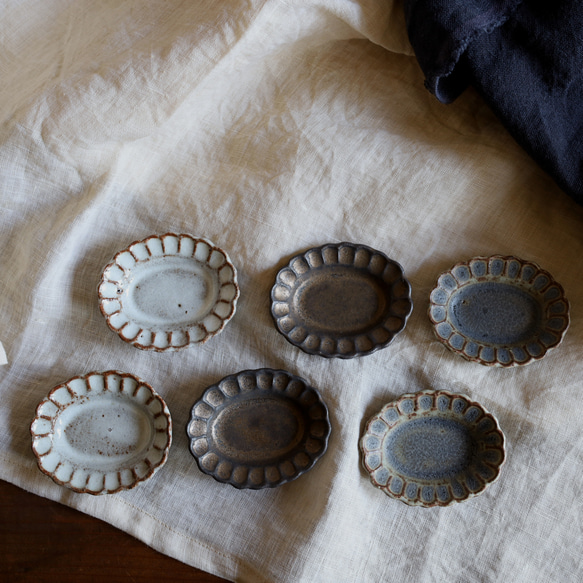 mini豆皿　楕円のディジー花　陶器 1枚目の画像