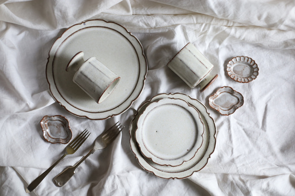 mini豆皿　楕円のディジー花　陶器 15枚目の画像