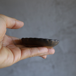 mini豆皿　楕円のディジー花　陶器 9枚目の画像