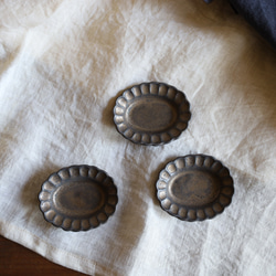 mini豆皿　楕円のディジー花　陶器 7枚目の画像