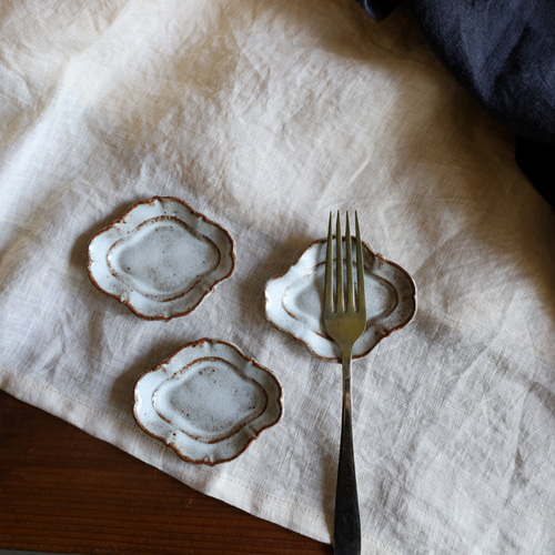 mini豆皿 楕円の輪花 陶器 薬味皿・豆皿 an 通販 18645941｜Creema