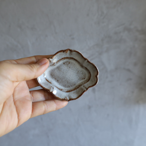 mini豆皿 楕円の輪花 陶器 薬味皿・豆皿 an 通販 18645941｜Creema