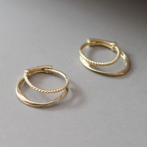 美品✨RUGIADA✨K10刻印フープピアス両耳 10K（両耳）K10YG2連フープピアス K10ゴールド2連モチーフ