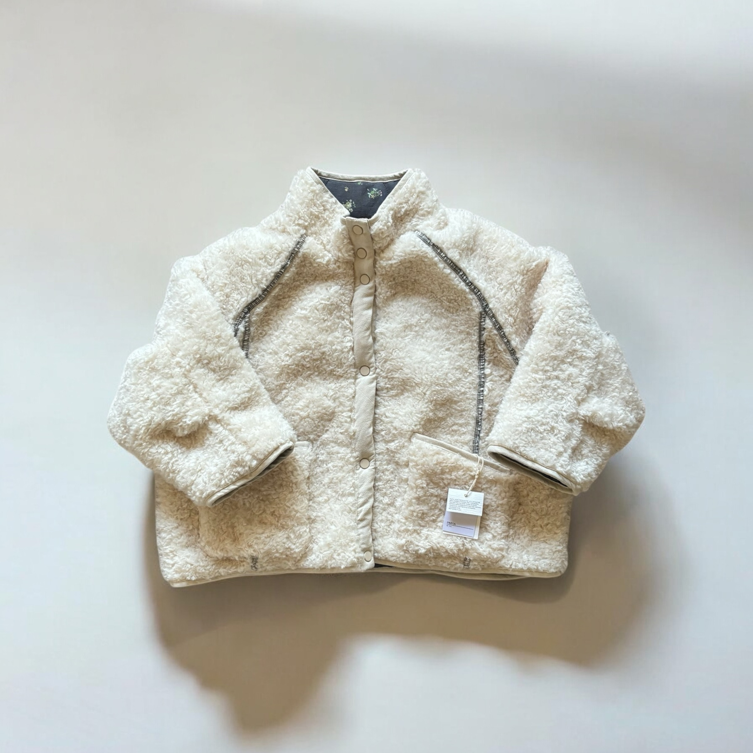 【120サイズラスト1点】リバーシブル　冬　アウター　キッズ　防寒性抜群　花柄　ボア