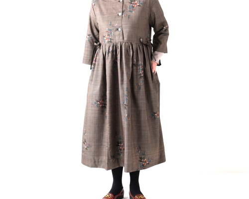 大島紬のゆったりワンピース 茶花 前ボタンで着るのもらくらく 重ね着