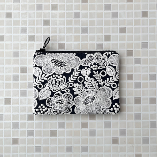 ミナペルホネン smile flower ポーチ mina perhonen smile flower コスメポーチ 刺繍 - ショップ