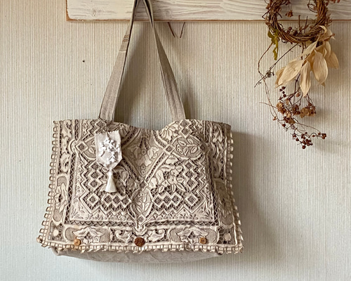 マディラ刺繍*お守りバッグ*アンティークリネン*北欧ライン*大き目