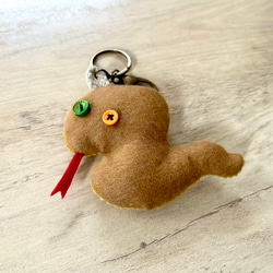 おとぼけヘビのキーホルダー・チャーム【フェルト×コーデュロイ】 羊毛