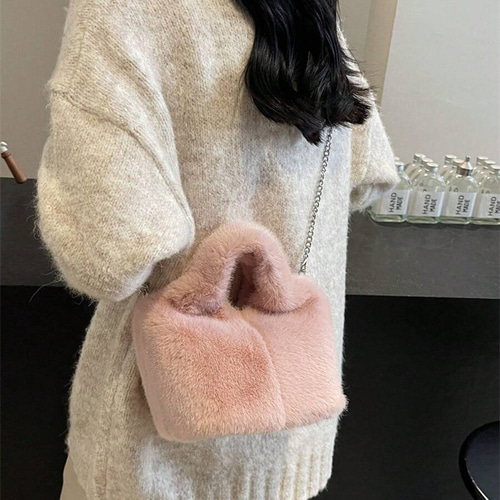 【未使用】CUTE　ぬいぐるみ生地　ふわふわバック 未使用】CUTE ぬいぐるみ生地 ふわふわバック ♡新品 ショルダーバッグ