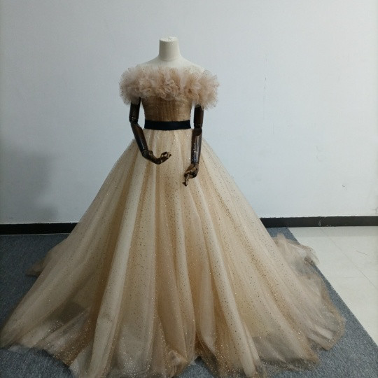 高品質！ カラードレスシャンパン色 ソフトチュール ロングトレーン 取り外しオフショルダー 結婚式/披露宴 二次会