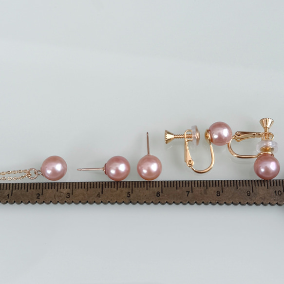 我們最受歡迎的商品：稀有的櫻花粉淡水珍珠項鍊和耳環套裝。非常適合生日或母親節的禮物。 第15張的照片