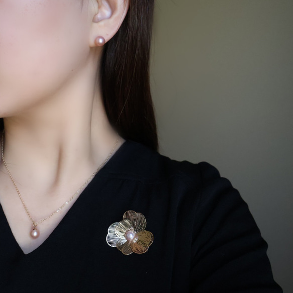 我們最受歡迎的商品：稀有的櫻花粉淡水珍珠項鍊和耳環套裝。非常適合生日或母親節的禮物。 第2張的照片