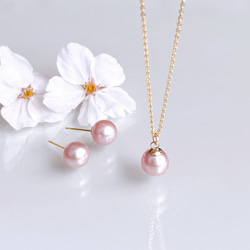 我們最受歡迎的商品：稀有的櫻花粉淡水珍珠項鍊和耳環套裝。非常適合生日或母親節的禮物。 第3張的照片