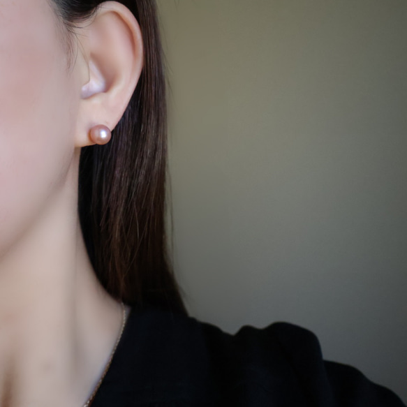 我們最受歡迎的商品：稀有的櫻花粉淡水珍珠項鍊和耳環套裝。非常適合生日或母親節的禮物。 第6張的照片