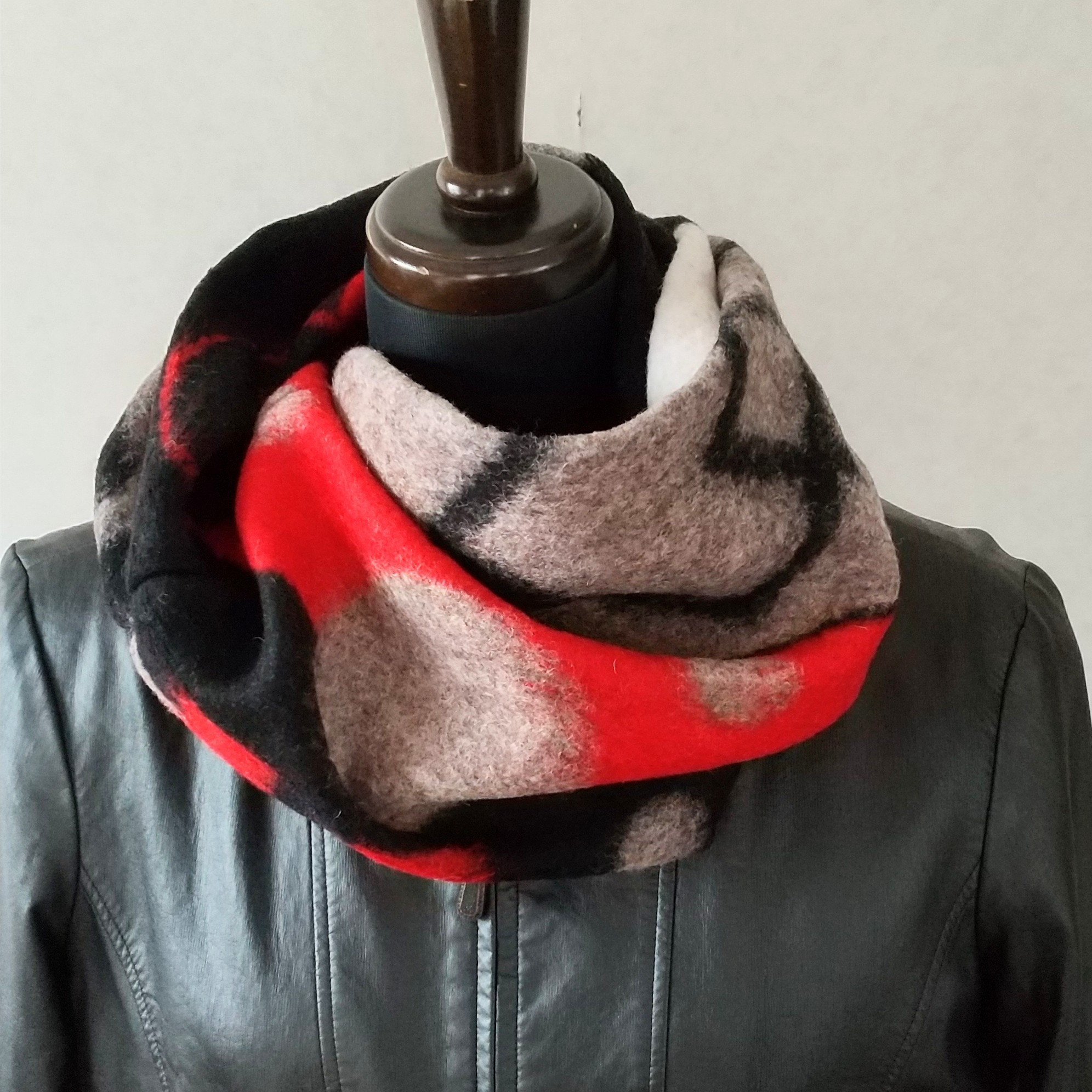 イタリヤ製のツイストスヌード